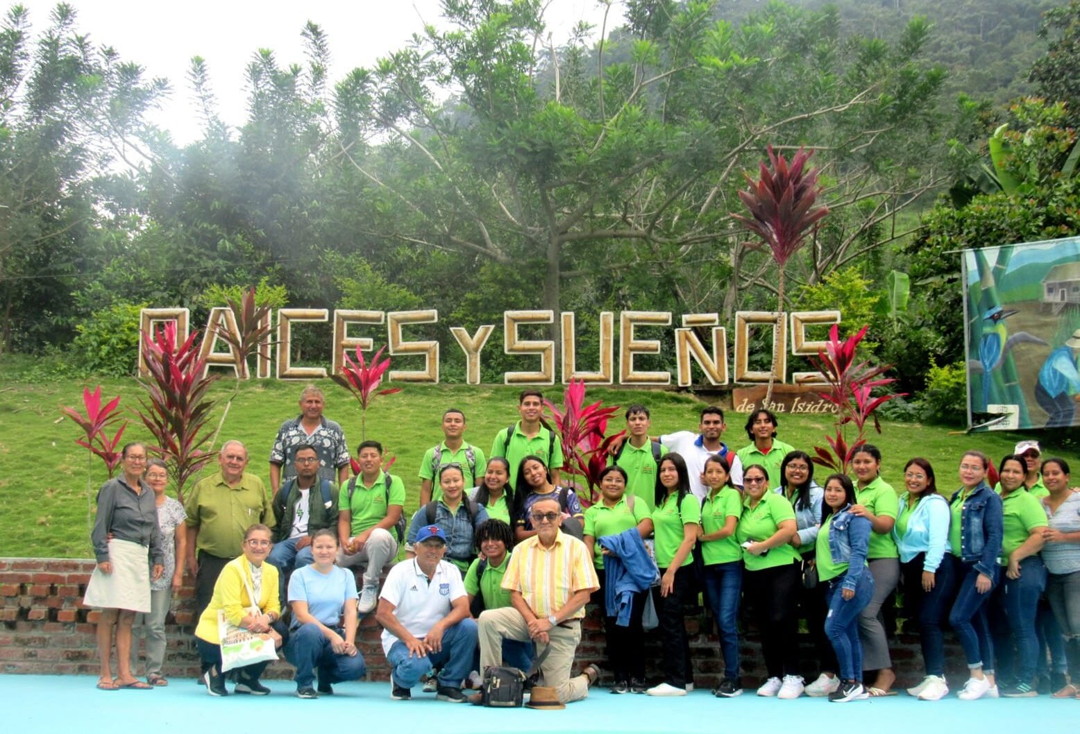 Estudiantes ULEAM y facilitadores del museo